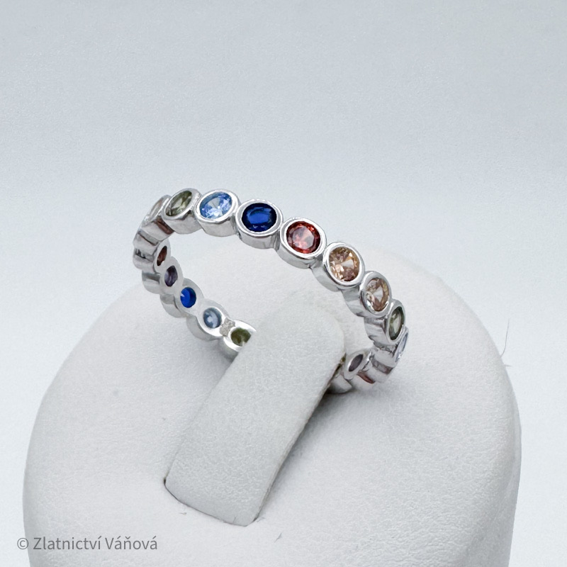 Stříbrný prsten s barevnými zirkony